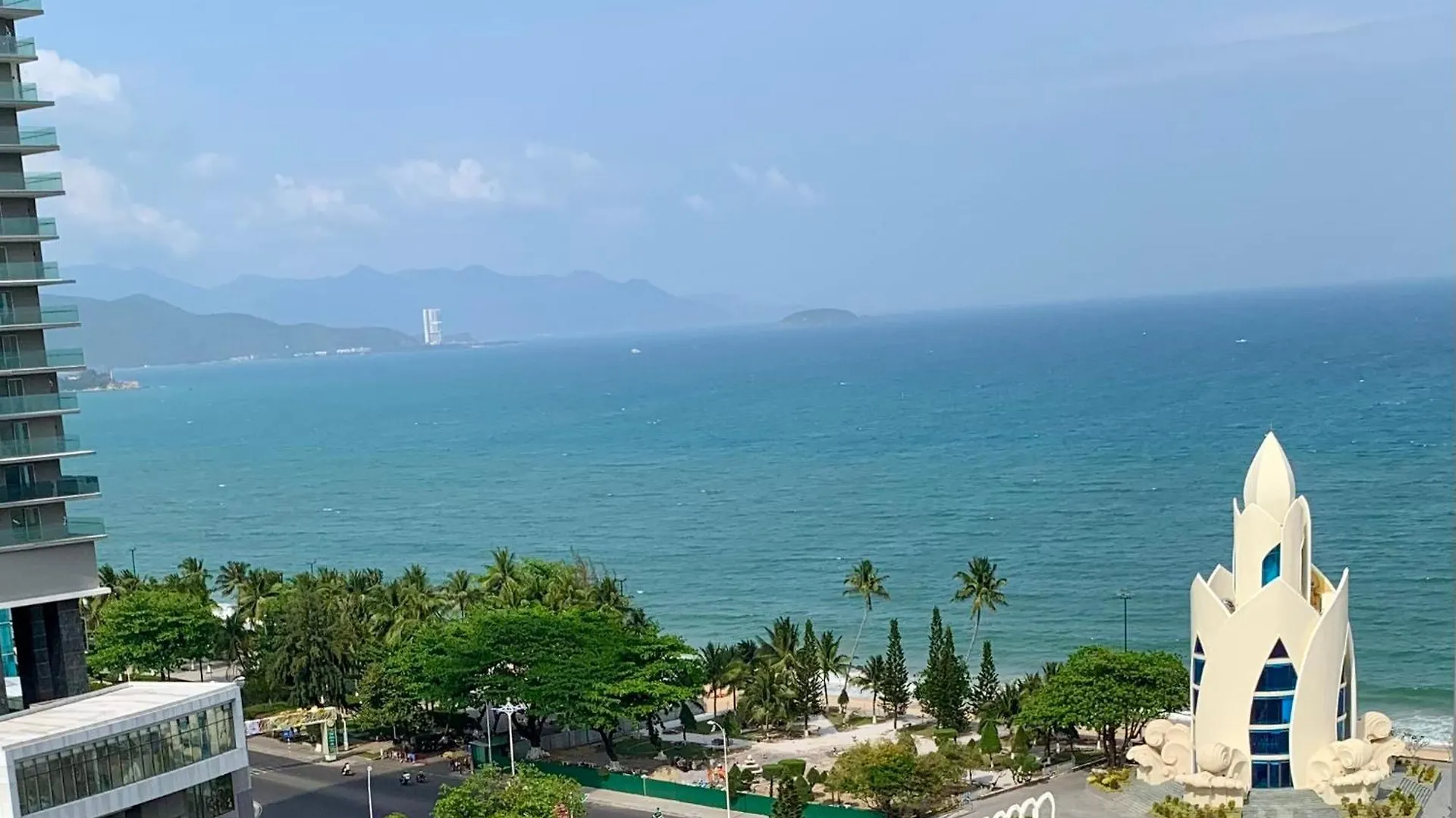 Aqua De Hotel Panorama ニャチャン 5*,
